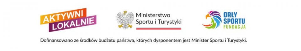 Od lewej loga: Na pomarańczowym tle napis AKTYWNI, a pod nim na fioletowym tle napis: LOKALNIE, dalej logo Ministerstwa Sportu i Turystyki: biały orzeł z koroną obok napis Ministerstwo Sportu i Turystyki a poniżej biało czerwona kreska przypominająca wąską flagę Polski. Następnie: kolorowa głowa orła a obok napis ORŁY SPORTU FUNDACJA. Pod logami napis: Dofinansowano ze środków budżetu państwa, których dysponentem jest Minister Sportu i Turystyki